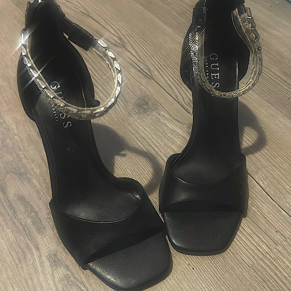 GUESS SANDAL HEELS 6.5